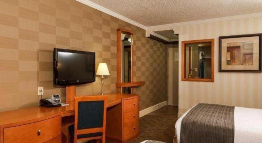 The Glenmore Inn & Convention Centre YYC Eksteriør bilde